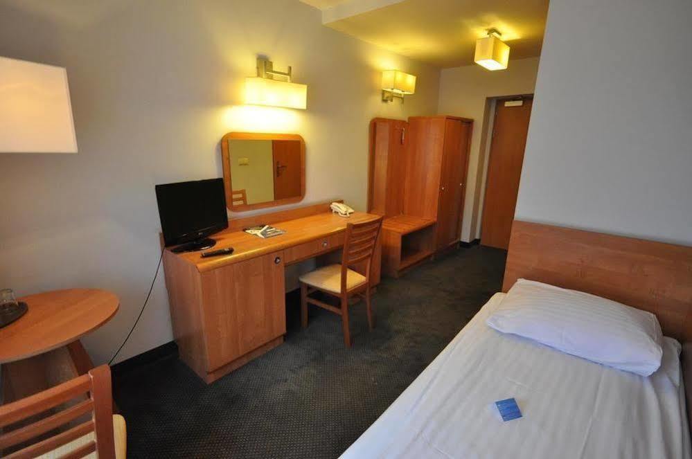 Hotel Malinowski Economy Gliwice Extérieur photo
